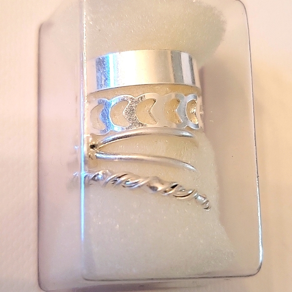 NEW Set of 4 Toe Rings! Silver-tone, Various Designs - Picture 4 of 9